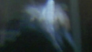Un bărbat susține că este bântuit de două fantome care fac sex! Imaginile paranormale care l-au băgat în sperieți