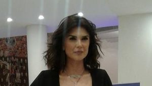 Ups, eroare! Monica Bârlădeanu şi-a etalat sfârcul pe covorul roşu de la Premiile GOPO