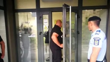 Un bărbat cu faţa acoperită şi înarmat cu un pistol a încercat să jefuiască o bancă din Cluj
