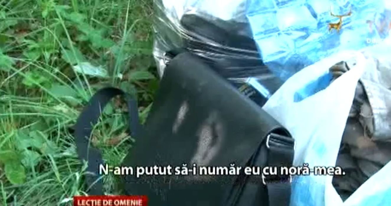 O bătrână de 81 de ani din Prahova a găsit la gunoi o geantă cu 20.000 de lei, darul de nuntă primit de niște tineri! Ce a făcut femeia e uluitor