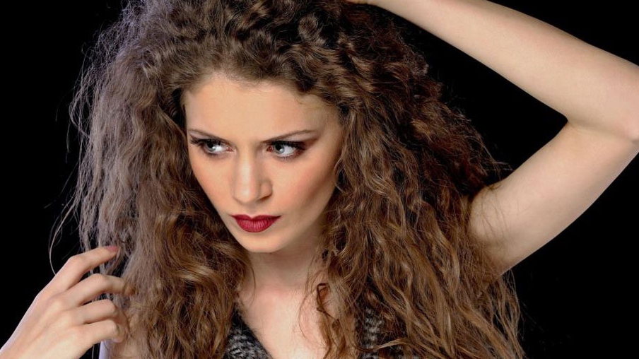 Miss Modestia! Desi este Miss Universe 2013, Roxana Oana Andrei nu are iubit milionar, ci... Vezi aici ce meserie comuna are