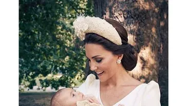 Primele imagini oficiale de la botezul Prințului Louis de Cambridge!