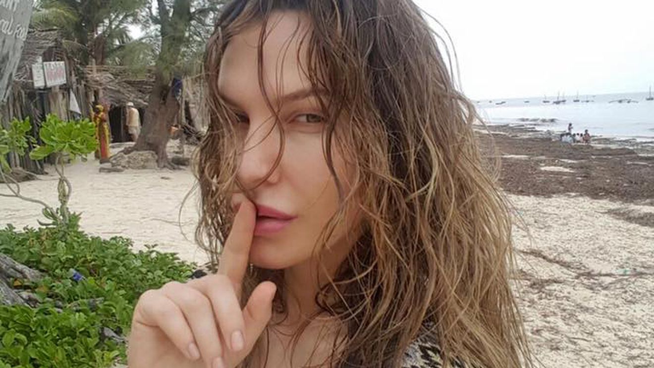 ANNA LESKO face furori cu posteriorul ei! Vedeta a fost fotografiată în ipostaze incendiare 