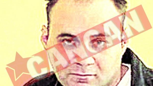 Un detinut protesteaza pentru ca n-are voie in camera de sex