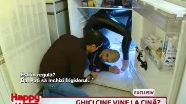 Zlata, femeia-elastic, s-a băgat în frigiderul lui Adi Minune! Vezi aici ce faţă a făcut soţia manelistului când a văzut-o!
