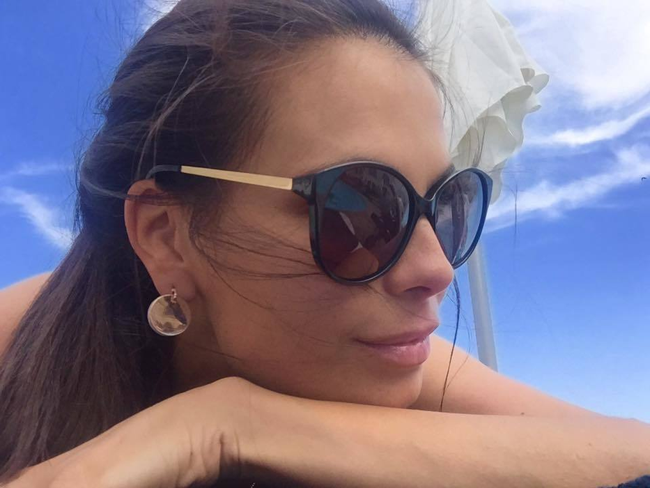 ANCA SEREA, siluetă de milioane după ce a adus pe lume al cincilea copil! Primele imagini cu vedeta după ce a născut