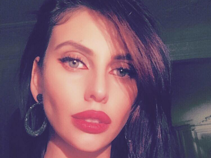 Fotomodelul Roxana Ilie