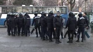 Cu citeva ore inaintea derby-ului, circa 30 de suporteri au fost retinuti de jandarmi si condusi la sectie!