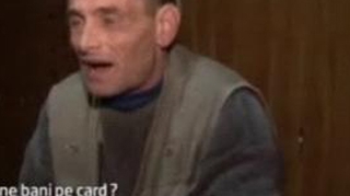 Viata de cersetor roman! Merge cu taxiul si strange bani pe card!