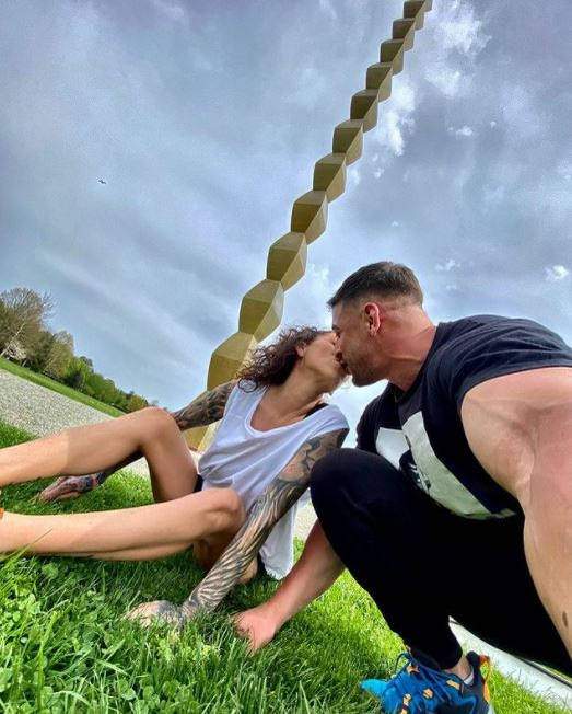 Roxana Vancea a anunțat că este însărcinată: “Noi, 4”. Cum și-a anunțat soțul, pe Dragoș Paiu, că vor deveni părinți | FOTO