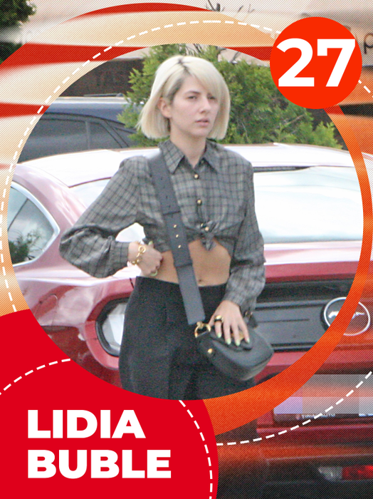 TOP 40 vedete care au lăsat la vedere ce au mai de preţ! Antonia, Loredana sau Tania Budi, sus bluziţa şi… abdomenul la control!
