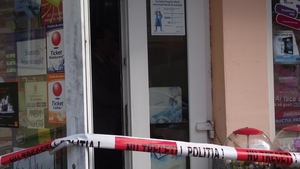 Jaf ca-n filme în Alba Iulia, la un magazin de scule electrice. Hoţii au fugit cu 30.000 de lei într-o maşină abandonată