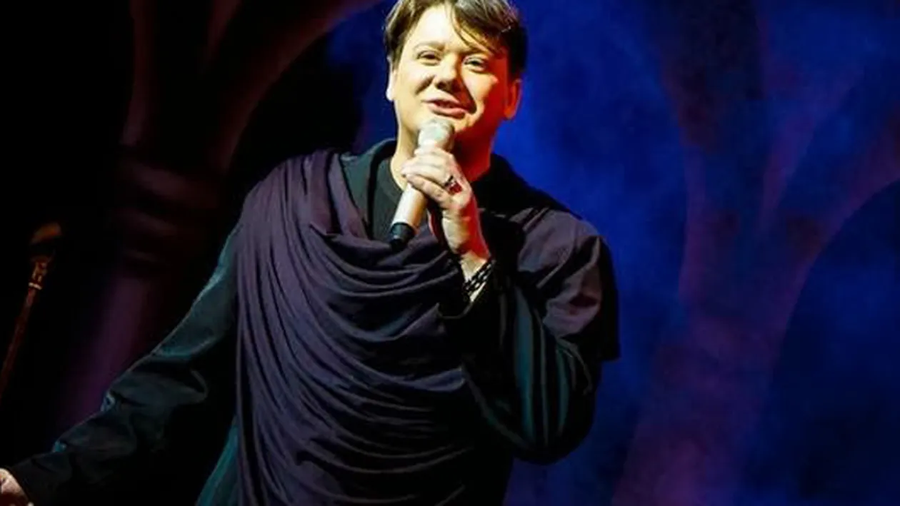 Am aflat cine ii impodobeste, de fapt, BRADUL lui Fuego! Va dam un indiciu: nu e vorba despre… mama lui!