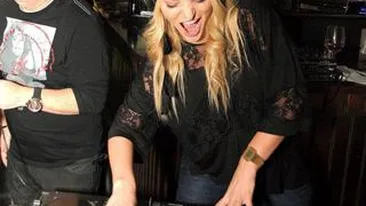 Delia Matache s-a reprofilat! Vezi ce pasiune noua are blondina!