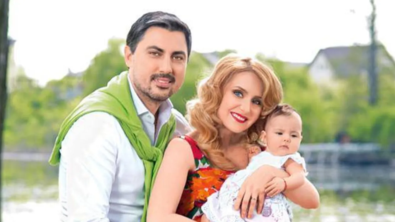 Au avut curaj! Alina Sorescu si Alexandru Ciucu si-au luat fetita de cinci luni in vacanta, in Grecia! Vezi cum s-au descurcat
