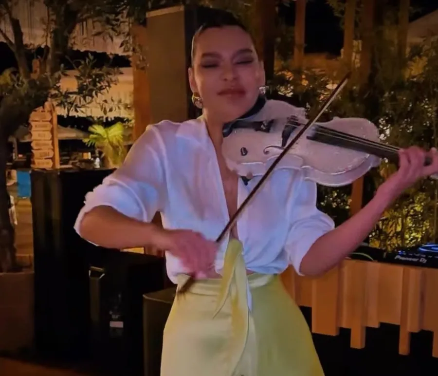 Tânăra tună și fulgeră după ce turneul ei în America, alături de trupa Cargo, a fost anulat