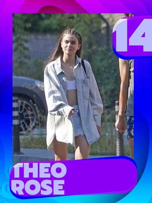Ramona Olaru sau Delia, în TOP 25 sexy-vedete care… Iluzie optică, nu au nimic sub fustițe?!