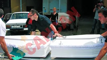 In loc sa-i ia in vacanta, ii ingroapa