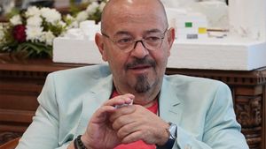 Am aflat câți bani câștigă Piedone în fiecare lună. Ce salariu are șeful ANPC, de fapt