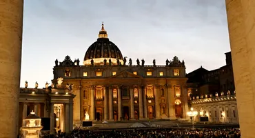 Colegiul Cardinalilor se va reuni în conclav, în Capela Sixtină, pentru a alege noul Suveran Pontif