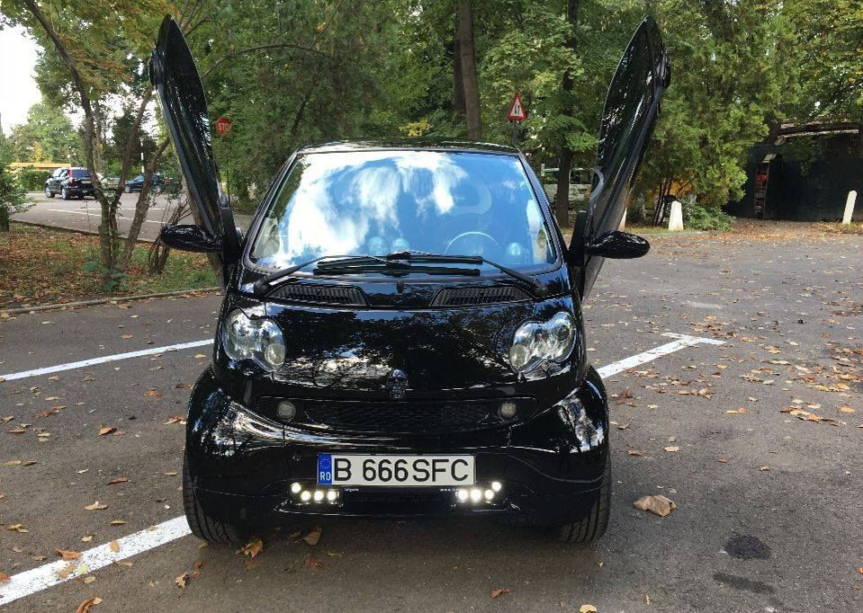 OANA ZĂVORANU îşi vinde maşina, dar cere de şase ori valoarea corectă! Cum arată „automobilul Satanei”
