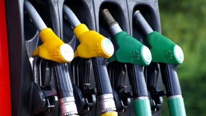 Crește prețul carburanților de la 1 ianuarie 2026. Cât vor plăti șoferii în plus pentru un plin
