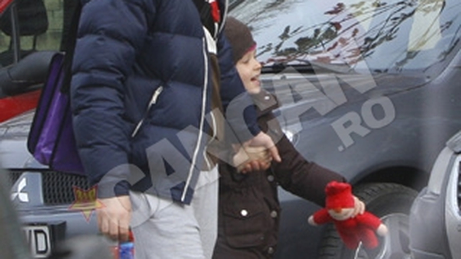 Dragos Bucur, de mana cu "Suri Cruise de Romania"! A dus-o la o clinica din Bucuresti