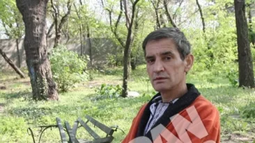 Nu totul e roz in viata ei! Emil Gabor, tatal Monicai, e grav bolnav! Vorbim la telefon in fiecare zi, eu il ajut cum pot