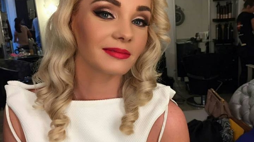 MARIA CONSTANTIN şi-a schimbat look-ul după terminarea ”Fermei Vedetelor”. Cum arată acum soţia lui MARCEL TOADER

