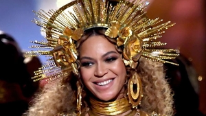 Aceste imagini cu BEYONCE însărcinată pe scenă au reuşit să devină virale printre internauţi. A fost prima apariţie de când a anunţat că aşteaptă gemeni