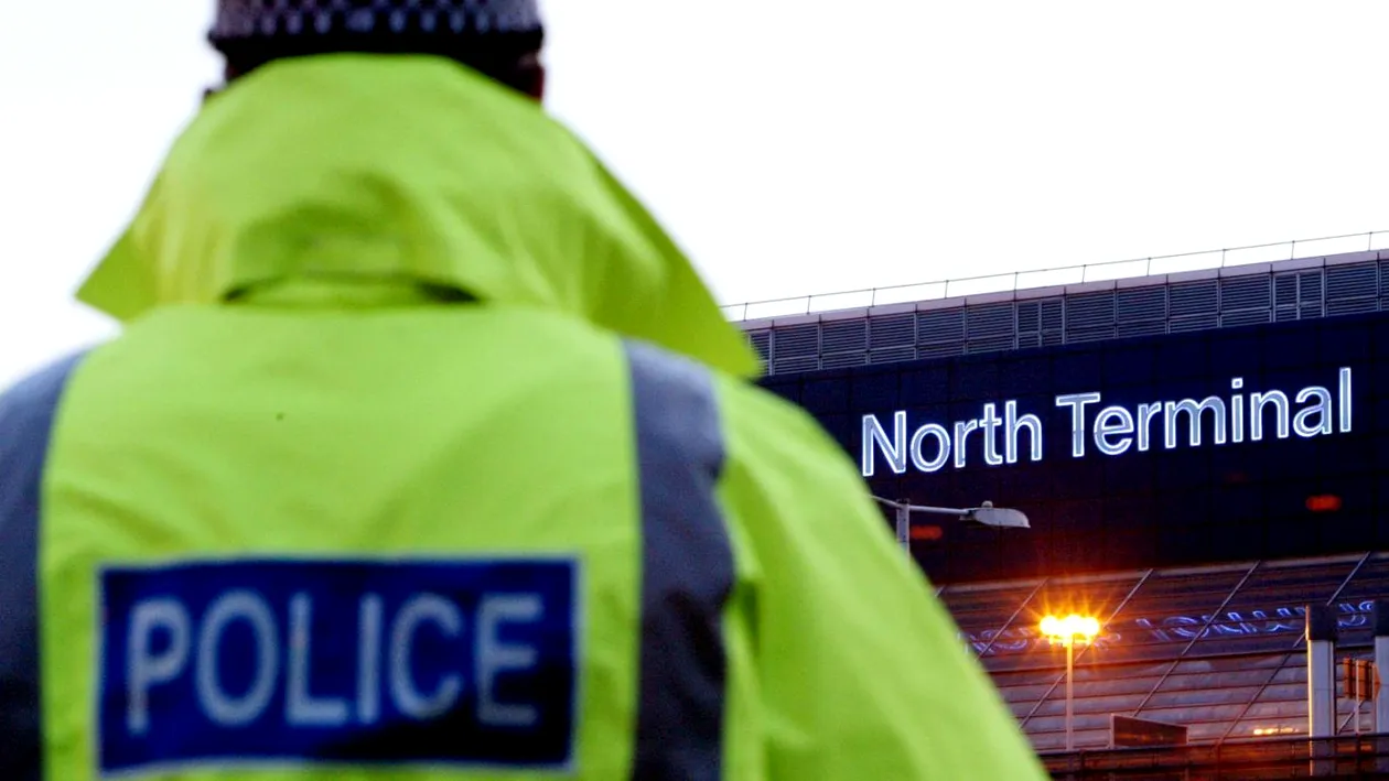 Un bărbat a fost arestat pe-un aeroport din Londra, fiind bănuit că e terorist