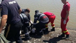 Descoperire macabră a pompierilor nemțeni în timp ce căutau o adolescentă care s-a aruncat în apă
