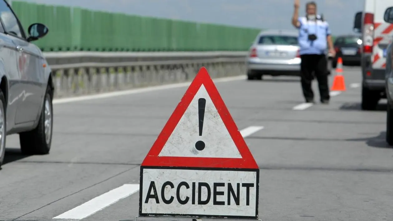 O mașină s-a răsturnat pe Autostrada București-Constanța. Șoferul a murit