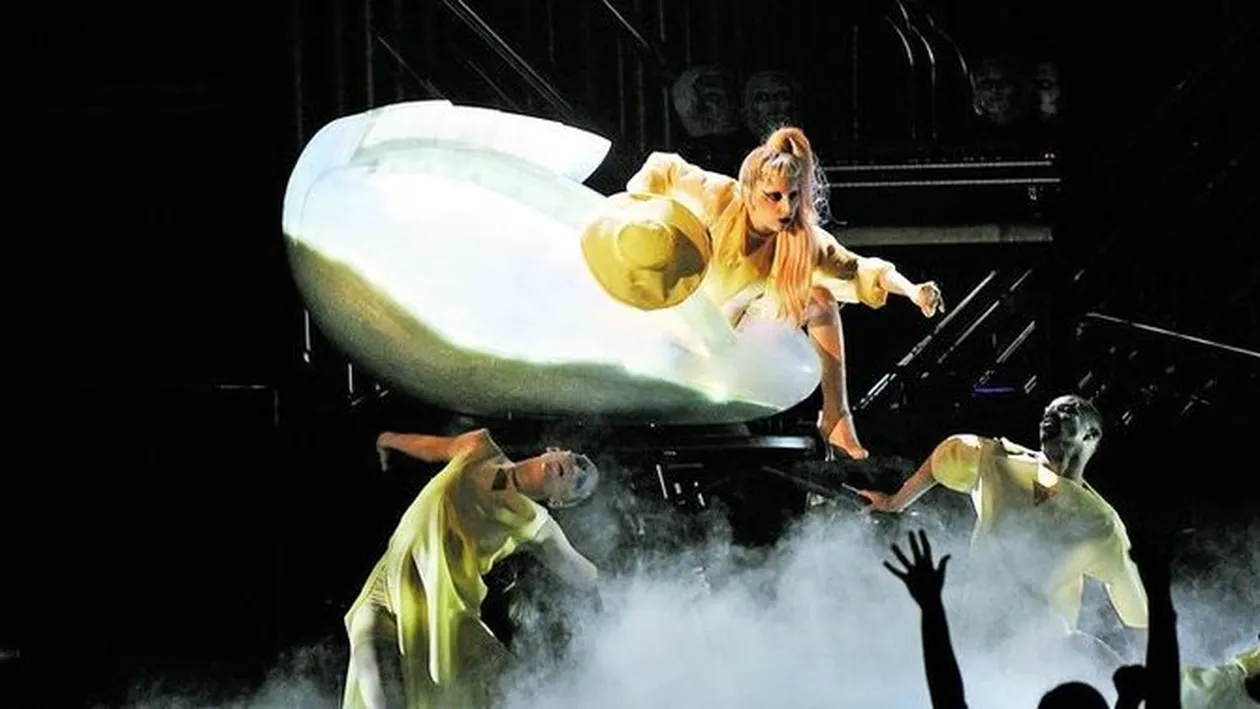Diva a pregatit tarcul Monster Pit pentru fanii infocati. Romanii excentrici pot sta langa Lady Gaga!