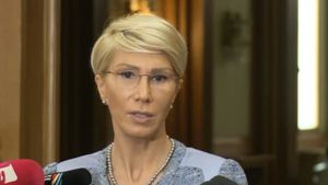 Vicepremierul Raluca Turcan, anunț referitor la desfășurarea anului școlar: ”Sunt trei scenarii posibile, iar unul dintre ele este repetarea anului”