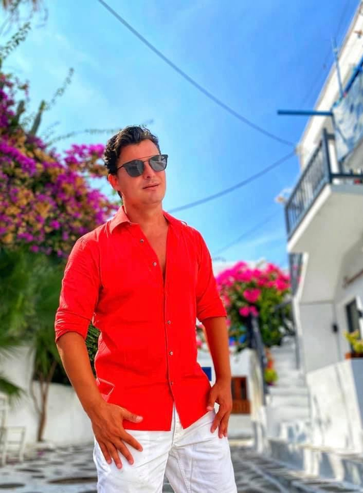 Clipe de coșmar pentru cântărețul Fabio Niță, bolnav de COVID-19: ”Am slăbit 10 kg, nu pot dormi, mă doare spatele!”