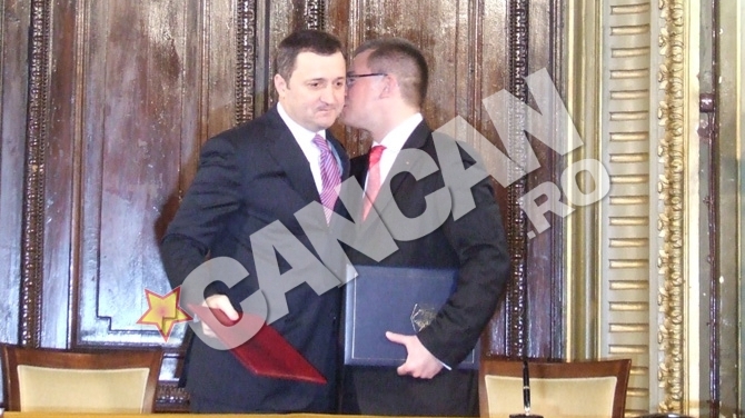 Studenti in acelasi timp, premieri in aceleasi vremuri. Fosti colegi de facultate, premierul Romaniei si al Moldovei s-au reintalnit la sedinta comuna a guvernelor