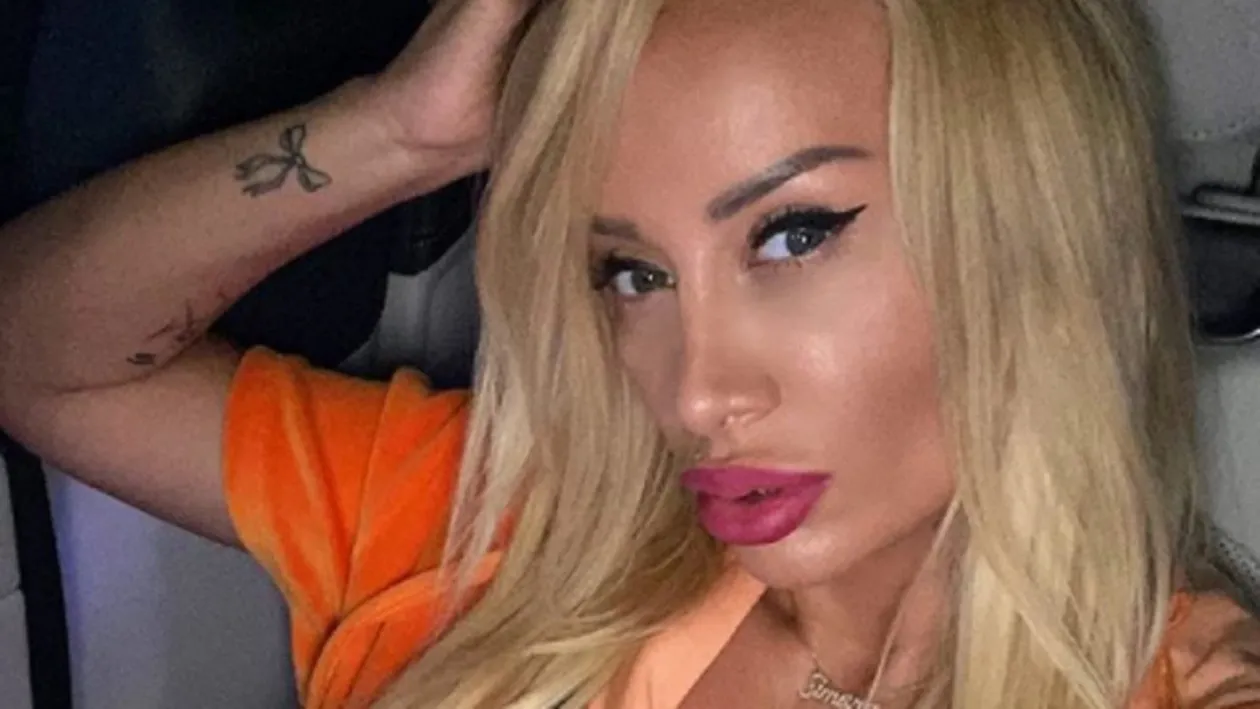 Simona Trașcă a comis-o pe litoral! Blondina și-a lăsat zonele intime la vedere. FOTO