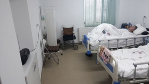 Un bărbat din Timișoara a ajuns la spital după ce şi-a cusut buzele cu sârmă. De ce a făcut asta