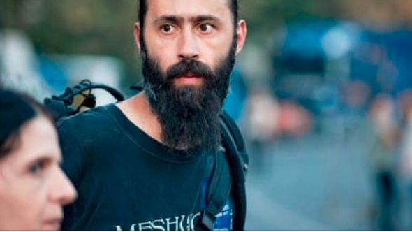 Merita o sansa la viata! Max, fotograful ranit in Colectiv, se afla cu arsuri la spital si are nevoie de sprijin financiar
