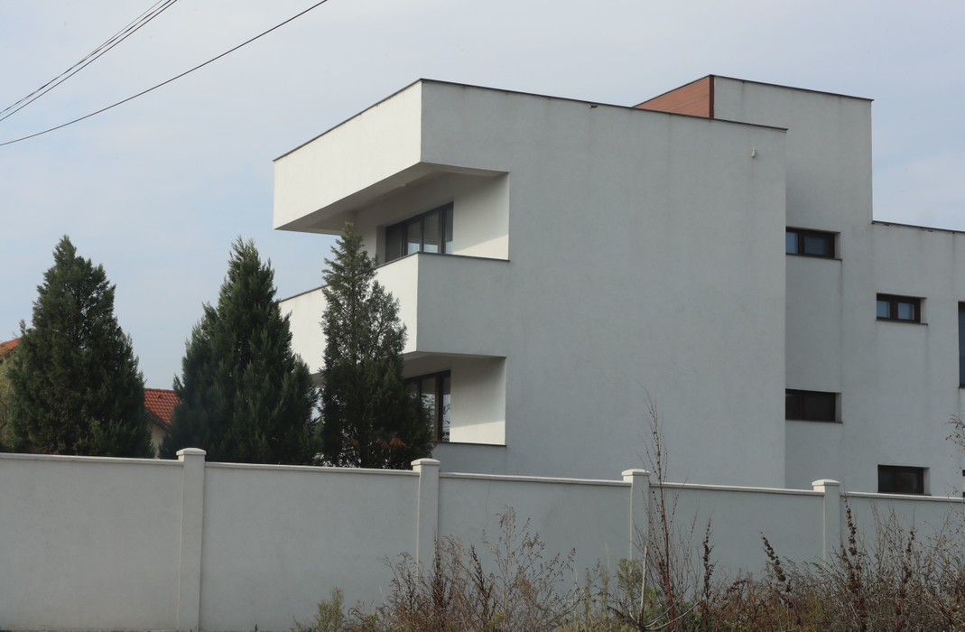 Laura Teodoru, frumoasa ex-ştiristă de la DIGI24, a dat apartamentul din nordul Capitalei pe această vilă, situată într-o zonă selectă