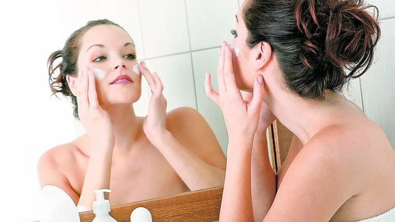 Cremele antirid si hidratante, lotiunea tonica si mastile exfoliante nu trebuie sa lipseasca din trusa ta de ingrijire
