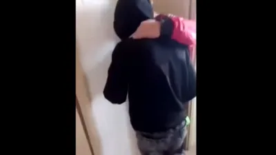 Ce s-a întâmplat cu elevul de 15 ani care a obligat doi copii să își bage capul în WC. A primit o pedeapsă șocantă