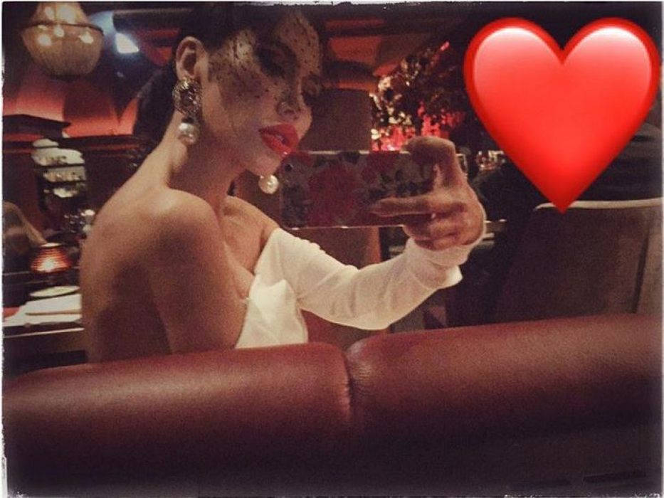 Încă o gravidă în showbizul din România! O fostă prezentatoare s-a pozat cu burtica la vedere într-un costum de baie sexy