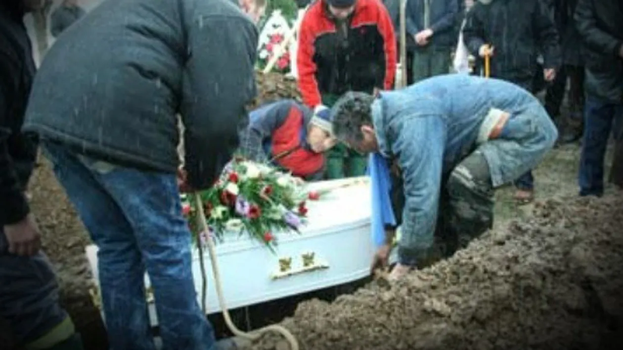 A deschis ochii în timp ce se pregăteau să o bage în groapă! Care au fost primele ei cuvinte
