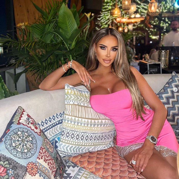 Bianca Drăgușanu și-a etalat outfitul în Antalya (Foto: Instagram)