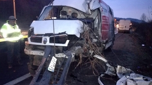 Accident mortal pe DN 1, după ce două autoutilitare s-au ciocnit. Una dintre mașini a ajuns în râul Prahova