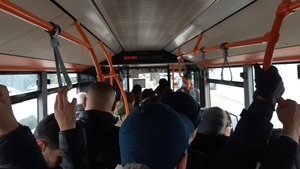 Cum a reacționat o turistă din Franța, după ce a luat autobuzul 178 în București: "Prea multă lume!"