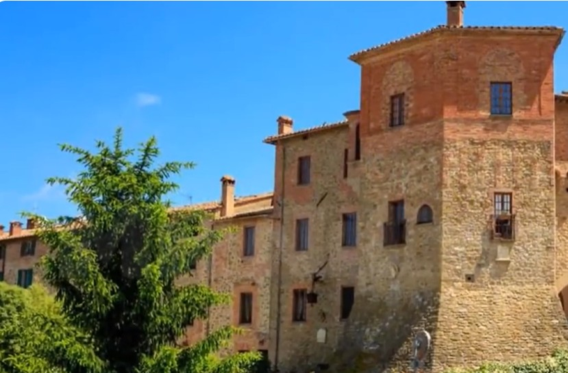 Cum arată vila lui Ed Sheeran. Artistul și-a construit un adevărat „regat” în mijlocul naturii