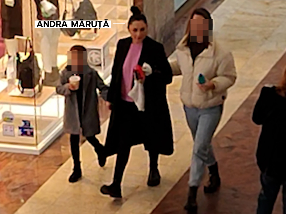 Andra, relaxată în mall (SURSA FOTO: CANCAN.RO)